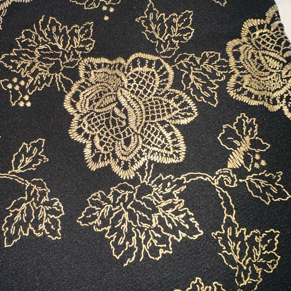 Lularoe‎ XS elegant black with gold roses Cassie pencil skirt.Embroidered look - Picture 2 of 7